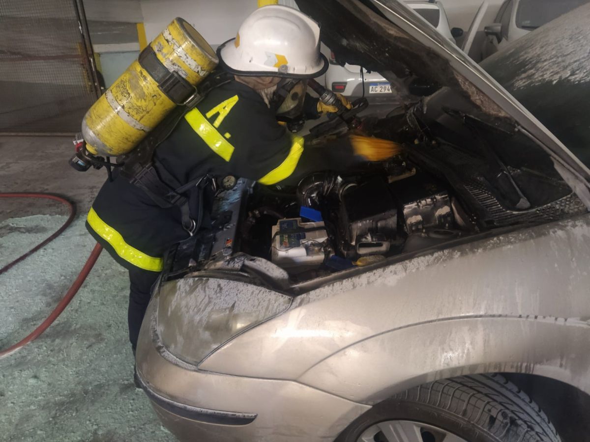 Se Incendi Un Auto Dentro De Una Cochera Infobrisas Noticias De