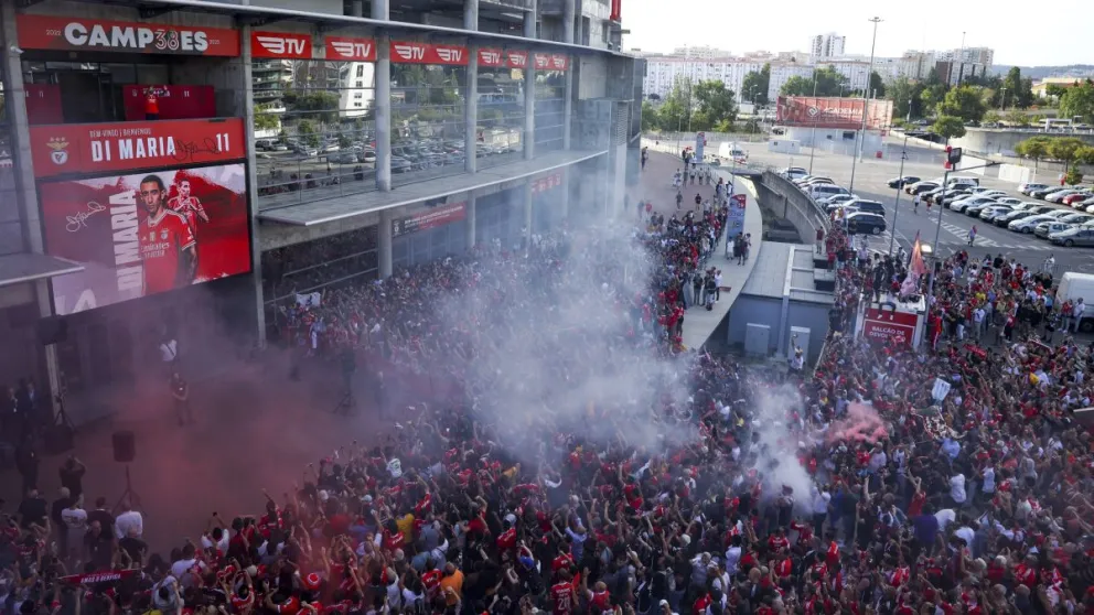 Locura por Di María en Portugal: fue presentado ante una multitud de hinchas del Benfica