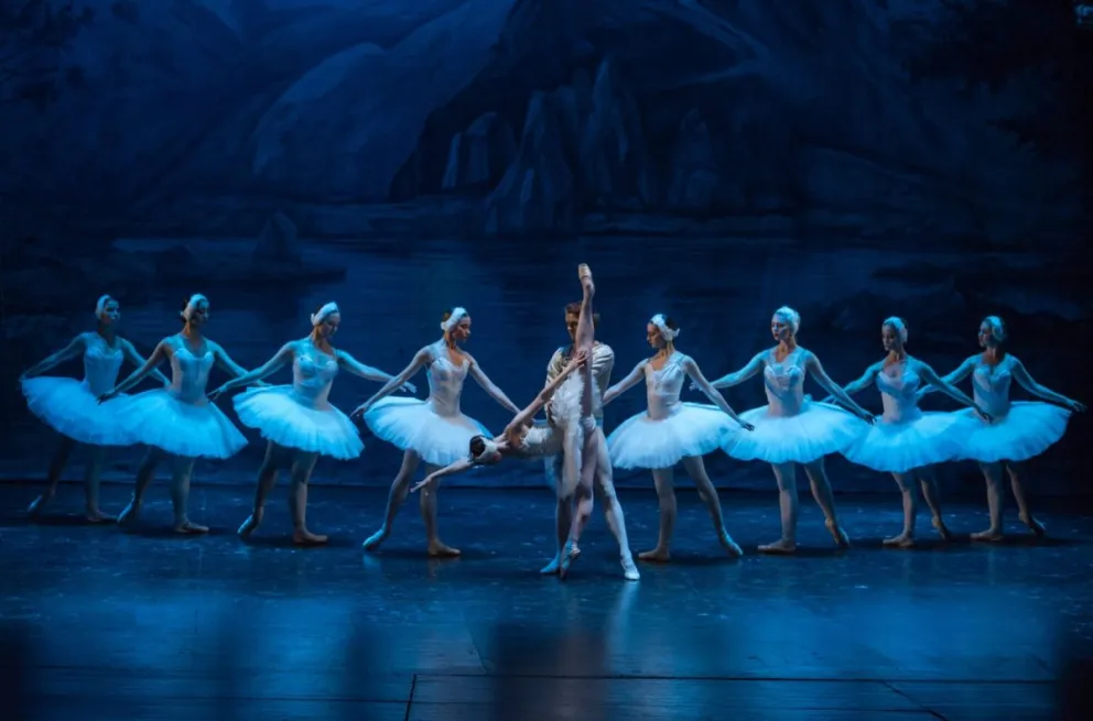 El Ballet de San Petersburgo presenta la icónica obra "El Lago de los Cisnes"