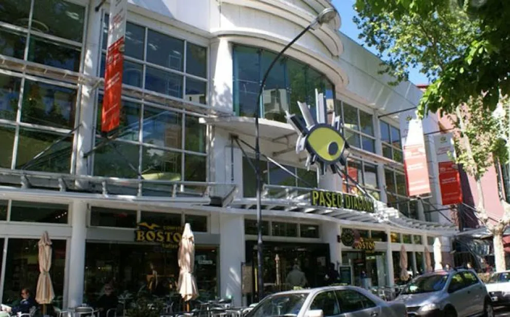 Anticipan la llegada de la cadena Starbucks y la compra del Paseo Diagonal por la firma Le Utthe