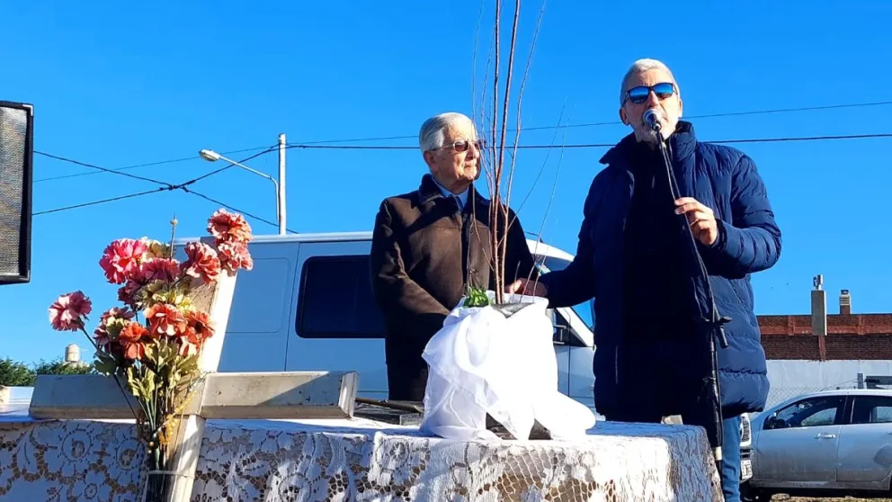 Se inició el proyecto Sembrando Memoria para tener una réplica del cementerio de Darwin en Mar del Plata