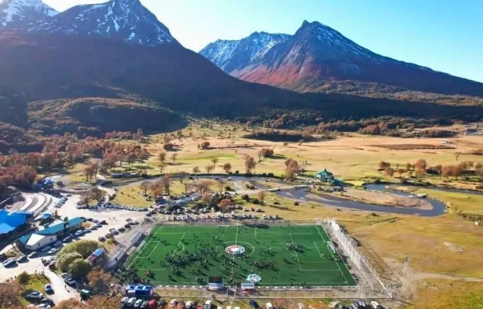 La historia del Gigante del Fin del Mundo, la cancha de fútbol más austral del planeta