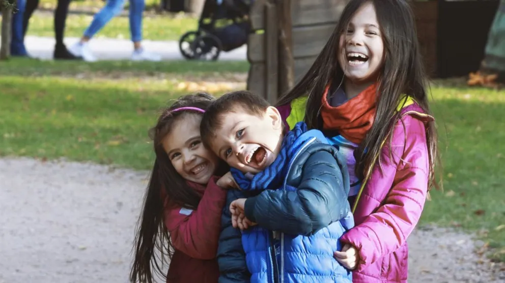 ¿Cuánto dinero se necesitó en marzo para la crianza de un niño?