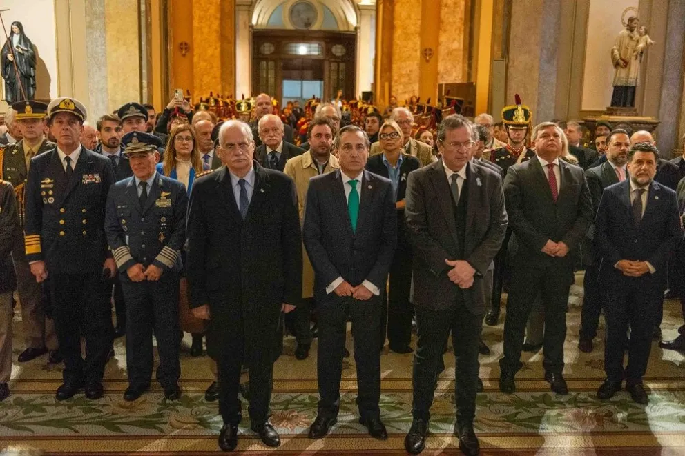 Ceremonia militar conjunta por el 173º aniversario del fallecimiento del general San Martín