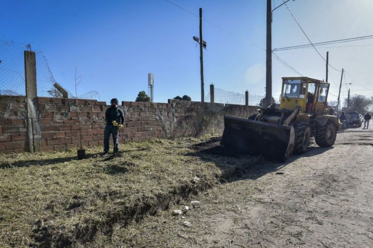 Llevaron adelante un operativo para limpiar microbasurales en el barrio ...
