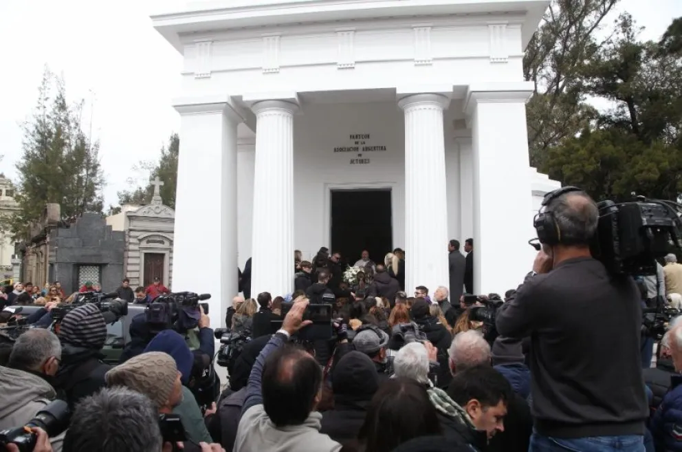 El último adiós a Silvina Luna en el Cementerio de la Chacarita |  Infobrisas | Noticias de Mar del Plata y la zona