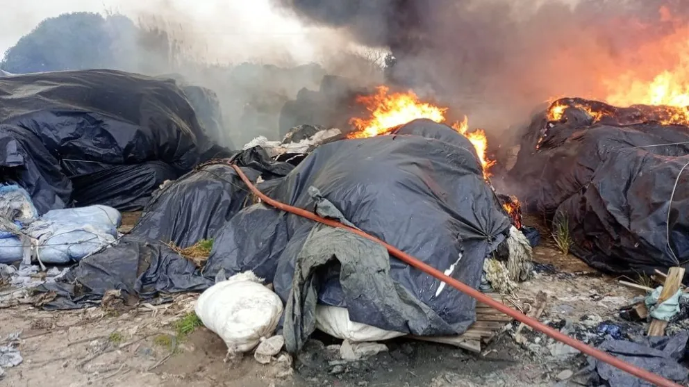 Vuelve a incendiarse una Fábrica de Trapos de Piso en Batán