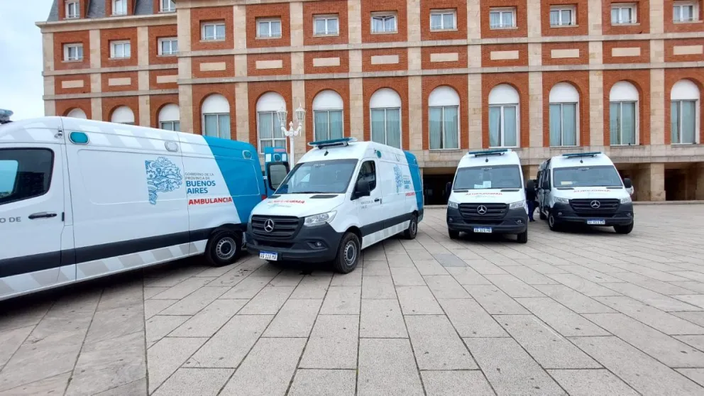 La Provincia entregó cinco ambulancias en Mar del Plata y confirmó el angiógrafo para el HIGA