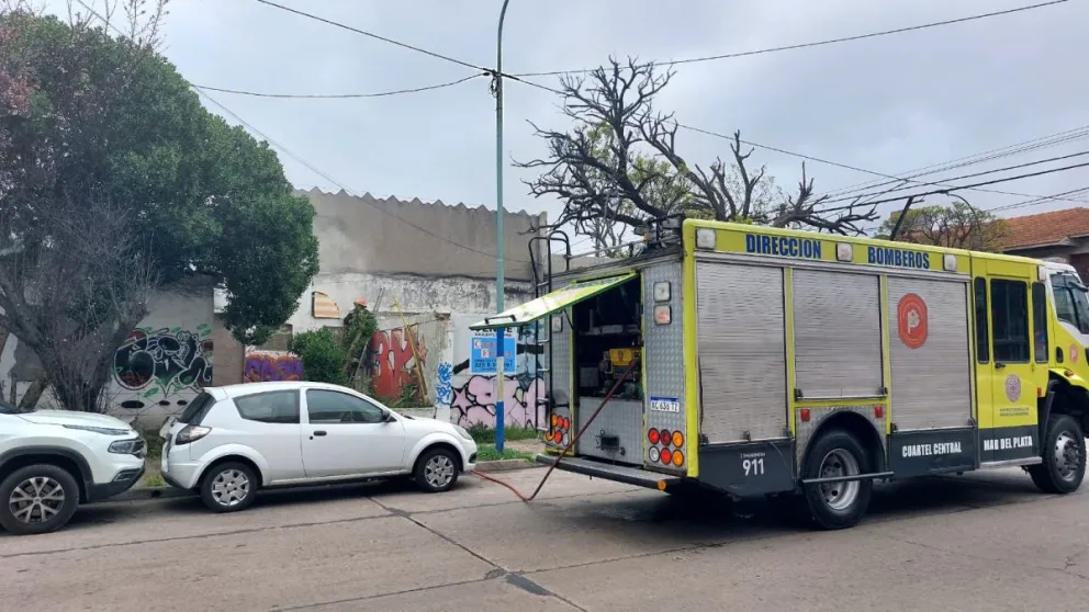 Bomberos combatieron un incendio en San Juan y Gascón