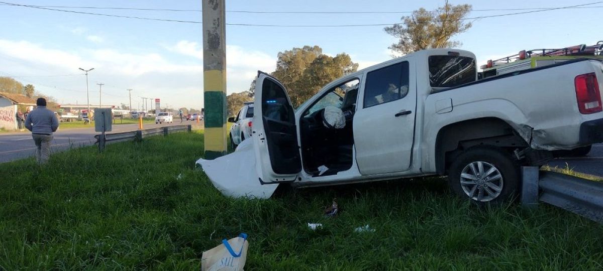 Impactante accidente vehicular en Camet deja a una mujer atrapada