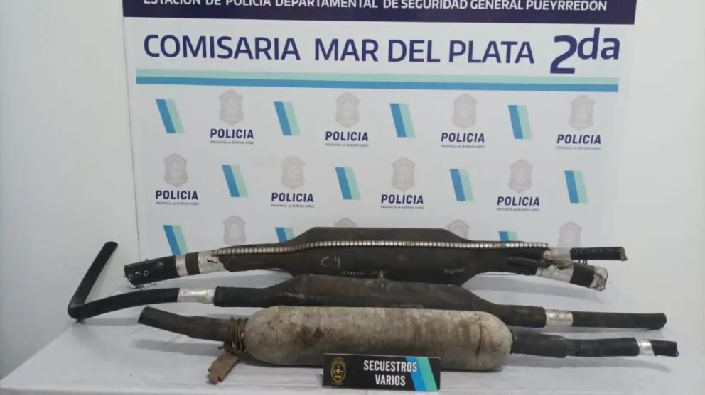 Robaban cables subterráneos a bordo de una camioneta y fueron detenidos