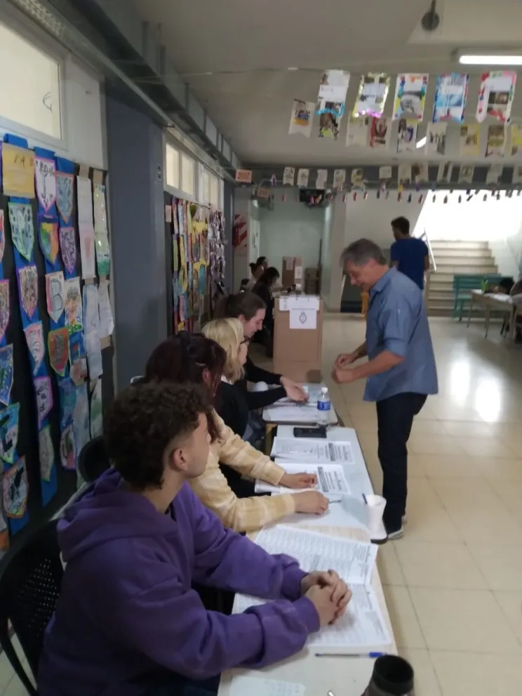 Ya votó Pulti: "Hoy empieza un párrafo nuevo en la historia argentina"