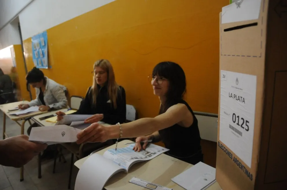 Cerraron los comicios y arrancó el conteo de votos en todo el país