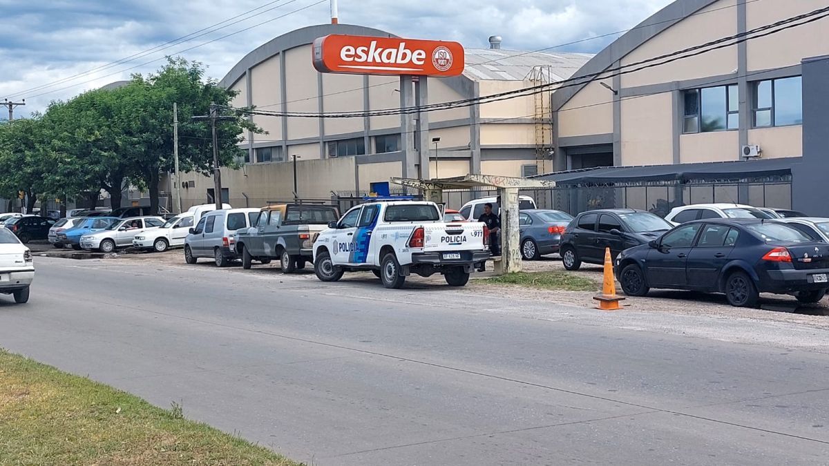 Encontraron a un hombre sin vida en una garita de colectivo