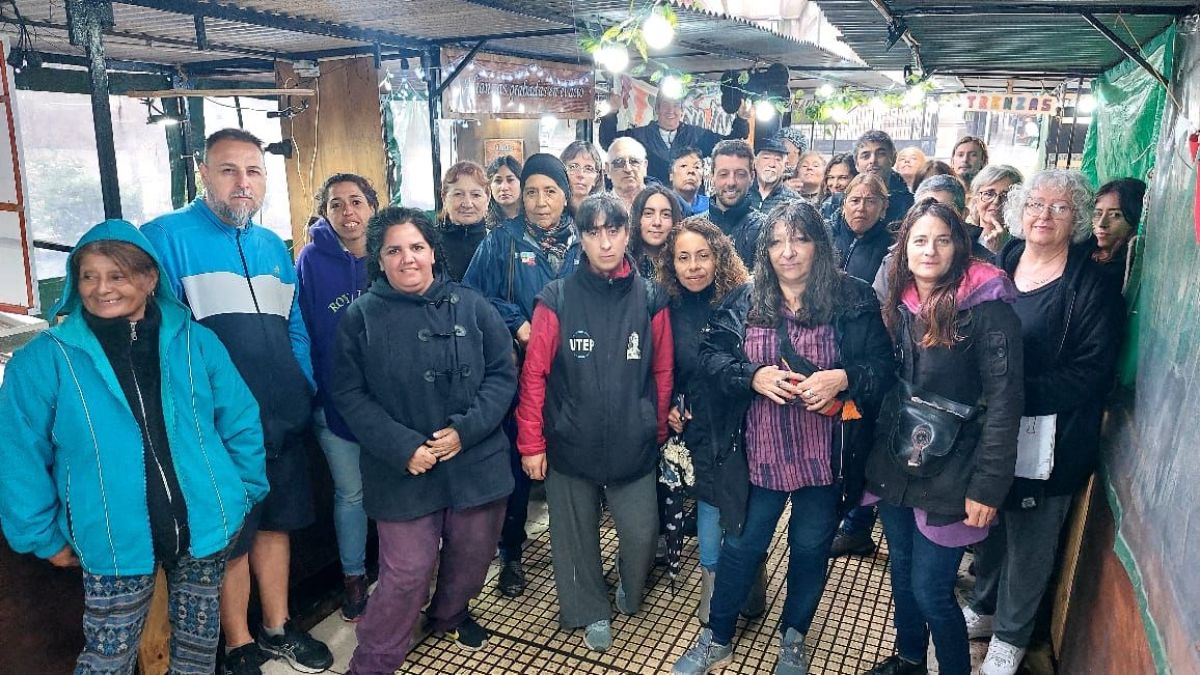 Feriantes de calle San Martín advierten que peligra su trabajo en el verano por obras