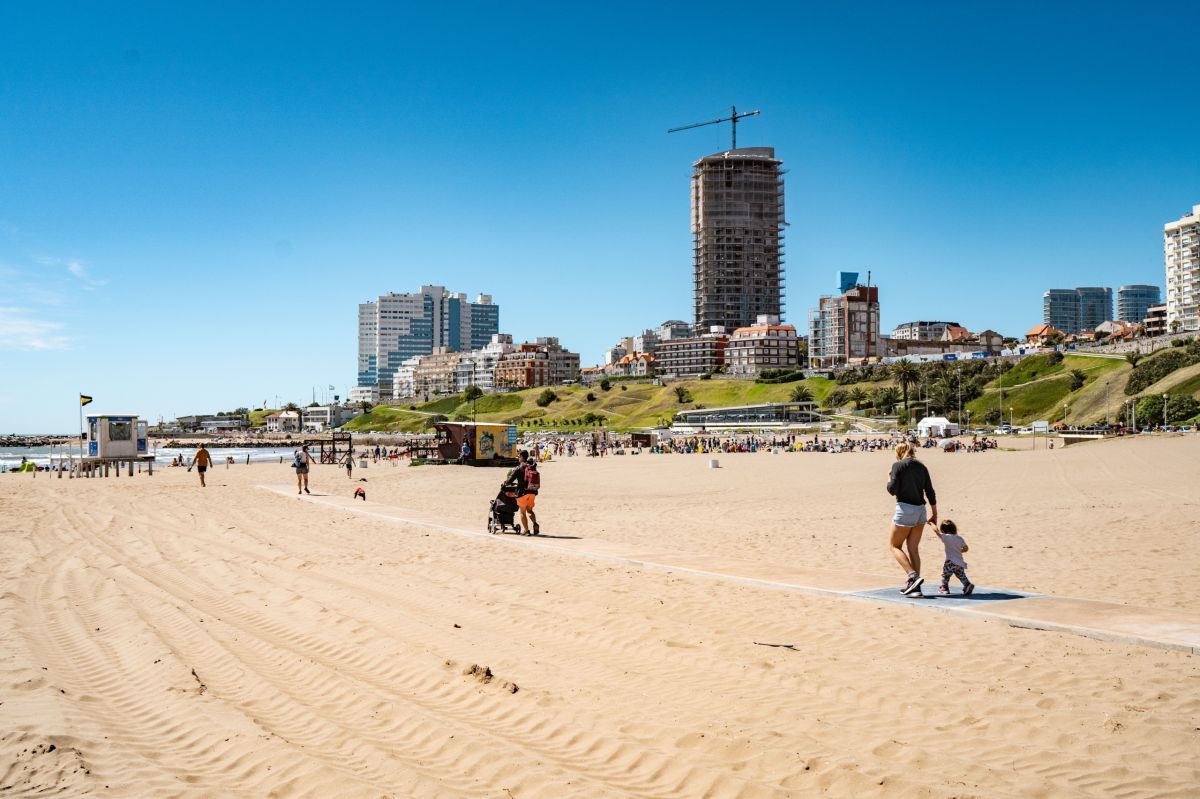 Avanza la construcción de nuevas veredas en paseo costanero y bajadas públicas a playas