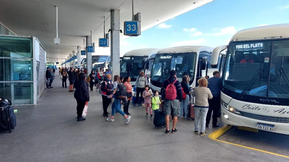 Efecto ajuste: un pasaje en ómnibus a Capital Federal se vende desde $19.350 hasta $47.300