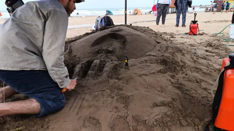 Realizan en Playa Varese esculturas de arena para celebrar el estreno de Aquaman