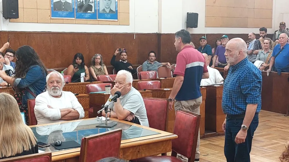 En una tensa sesión, se aprobó en comisión el proyecto que modifica la Defensoría del Pueblo