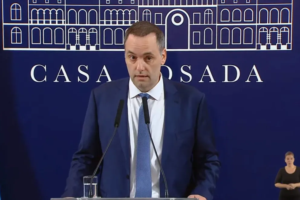 Adorni confirmó que el gobierno evalúa declarar a la educación como servicio esencial