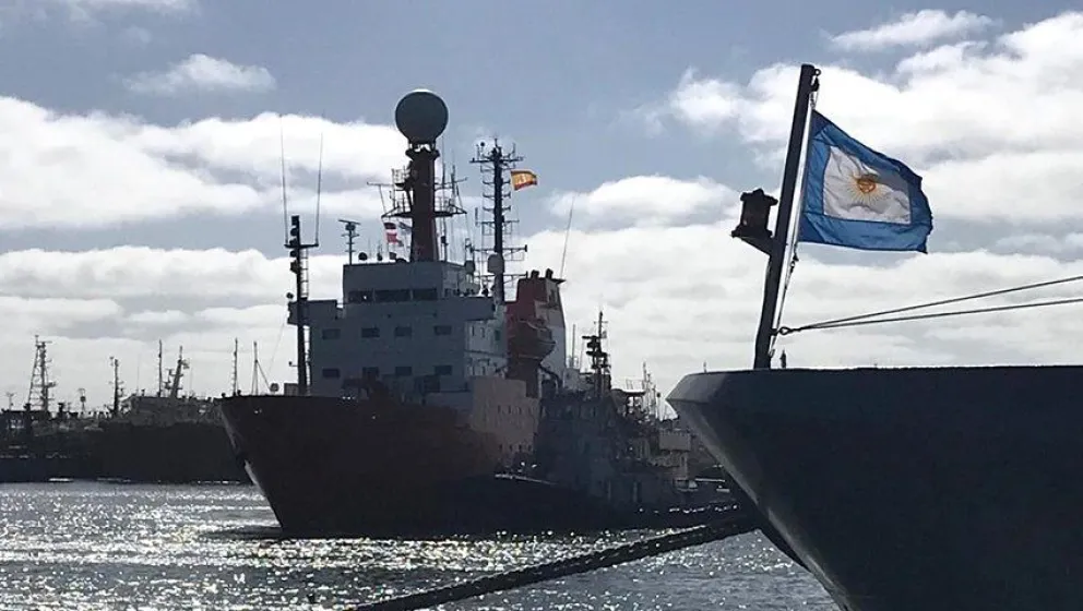Buque de investigación español realizó una escala en la Base Naval Mar del Plata