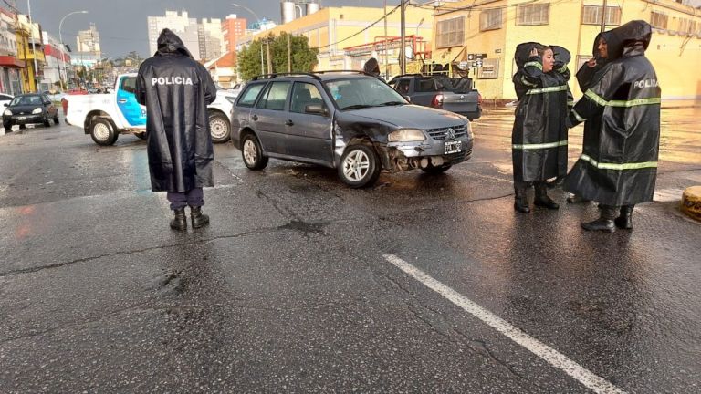 Menor de edad herido tras choque de dos autos en Ayolas y avenida ...