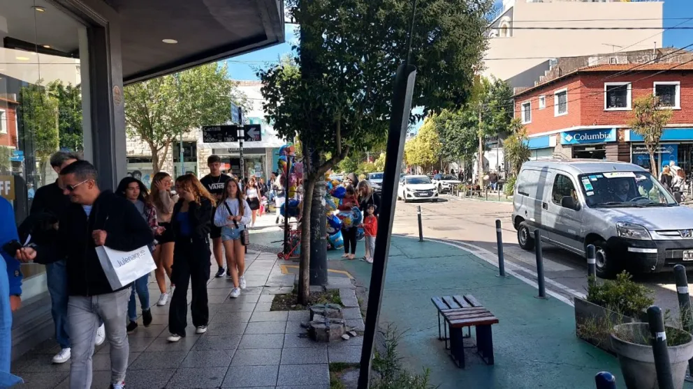 El panorama del comercio: Pocas ventas, rebaja de listas de precios y el regreso del crédito