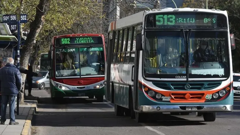 El miércoles los colectivos funcionarán hasta las 19 en el marco del Paro Nacional