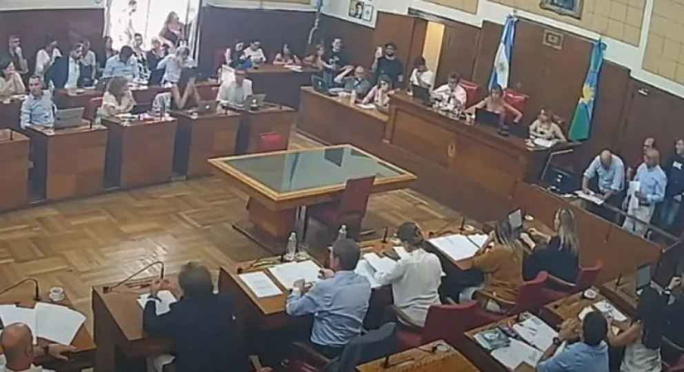 Con votos del oficialismo, se aprobó la nueva tasa y el aumento con cláusula gatillo