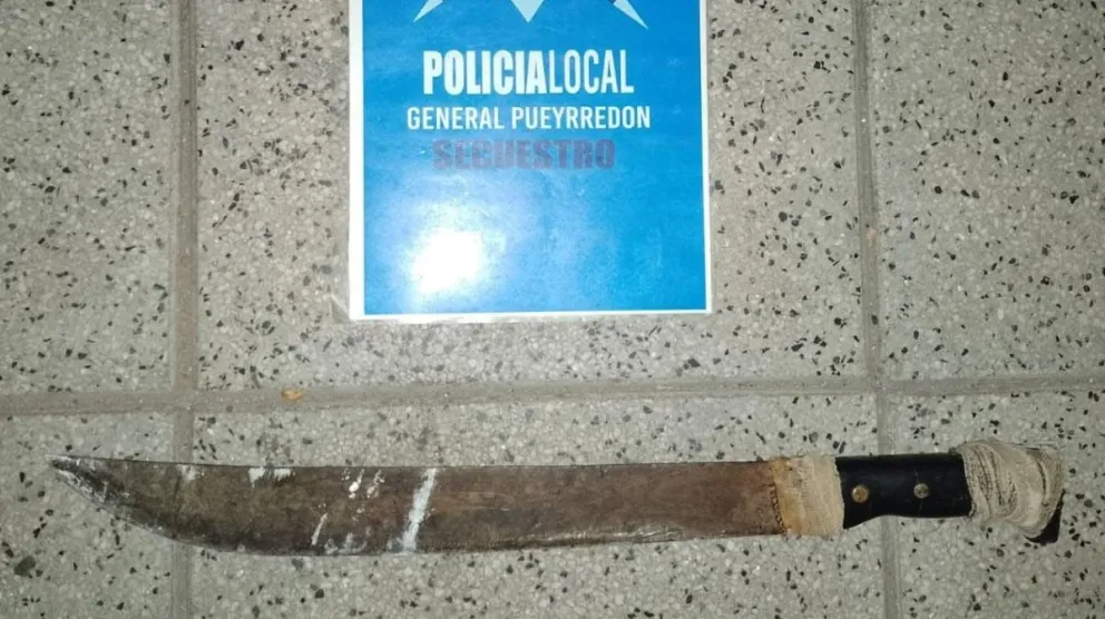 Padre intentó agredir a su hija con un machete y fue detenido