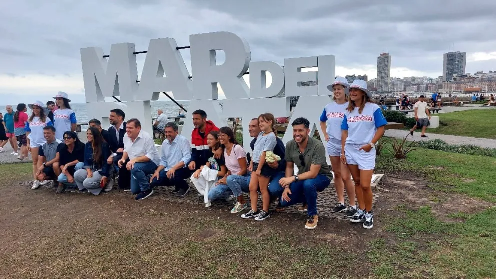 Se inauguró el punto selfie donado por Havanna por el aniversario de Mar del Plata