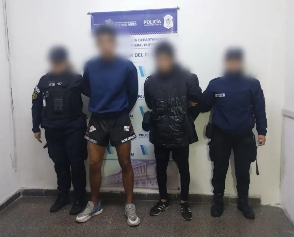 Robaban en un auto: dos detenidos y una cómplice huyó 