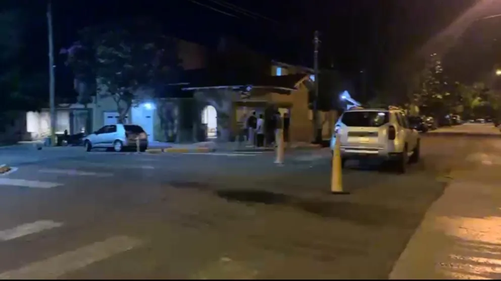 Motociclista lesionado tras choque con un auto en el centro comercial Güemes