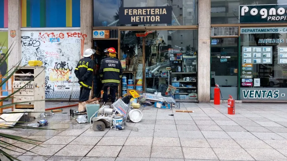 Se incendió una ferretería en el barrio de La Perla 