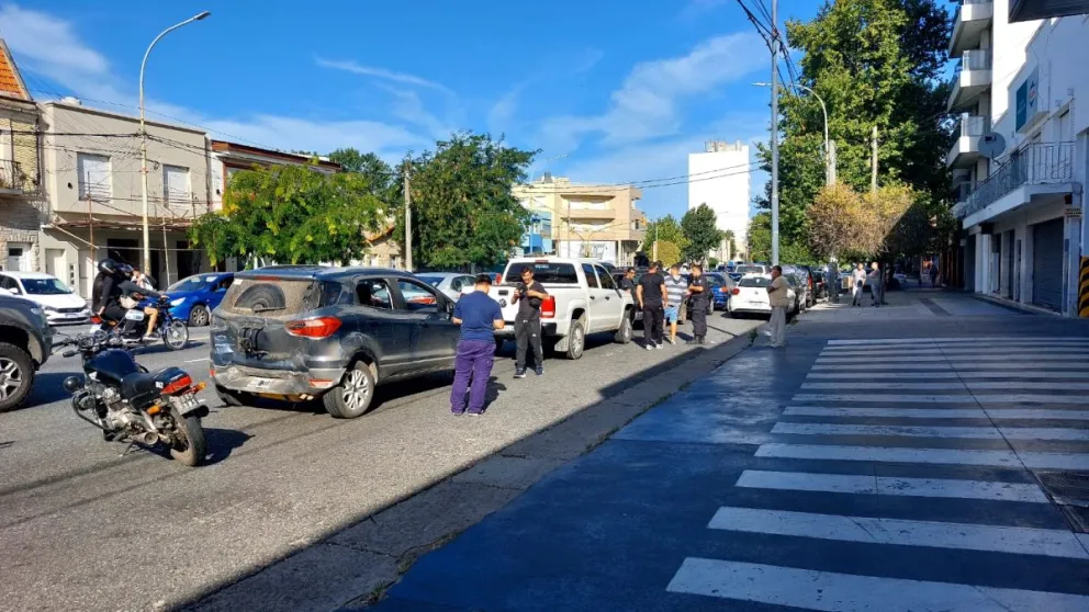Impresionante choque en cadena entre 6 autos en Av. Colón