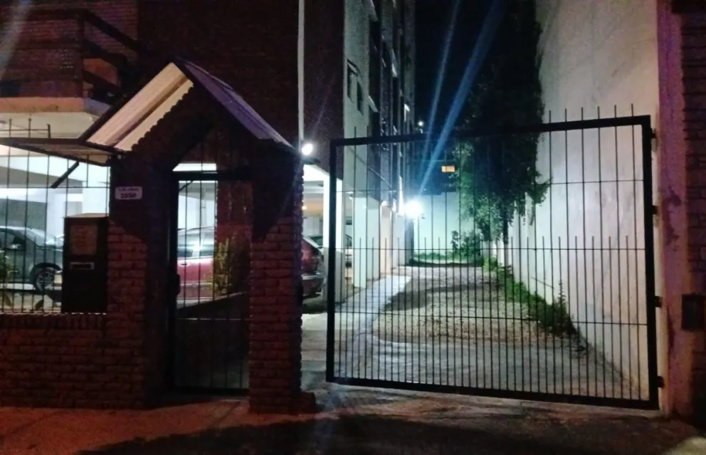 Tres menores y un mayor aprehendidos por intento de robo de moto en un edificio