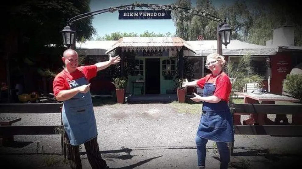"Las 5 Esquinas": una historia de amor y trabajo al costado de la ruta 5