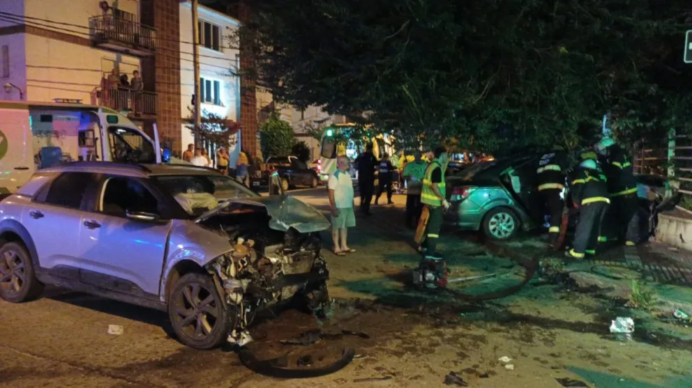 Huyó conductor que provocó violento choque con cinco personas lesionadas 