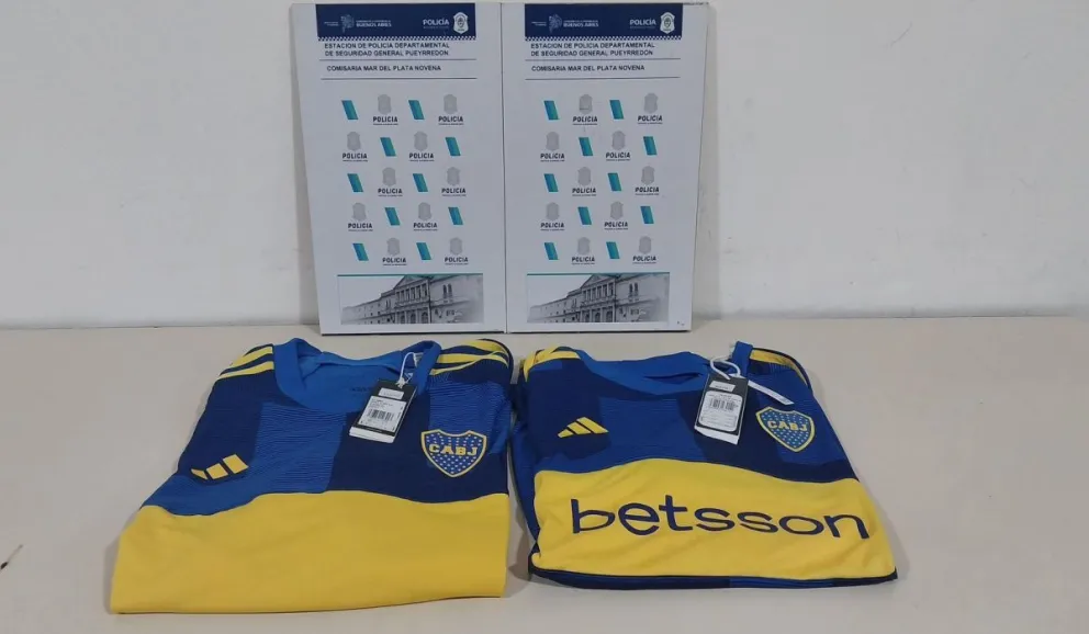Robaban camisetas oficiales de Boca y los atraparon en pleno escape