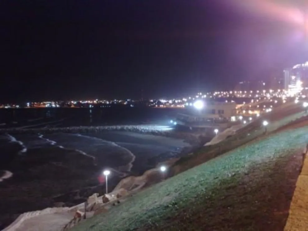 Joven gravemente herido tras caer de un paredón en Playa Grande