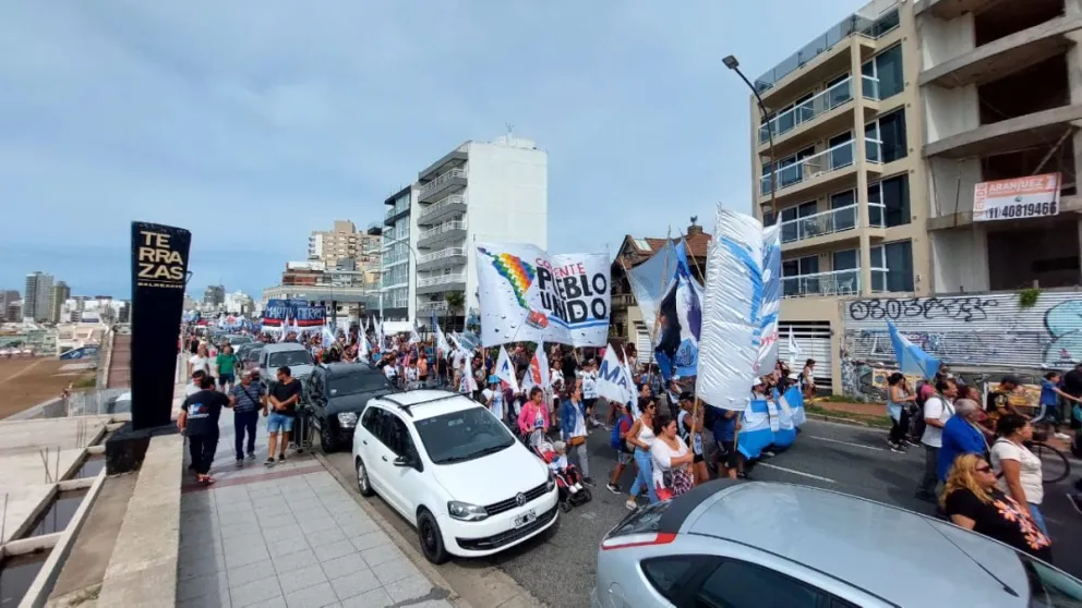 Protesta por asistencia alimentaria y demandas sociales