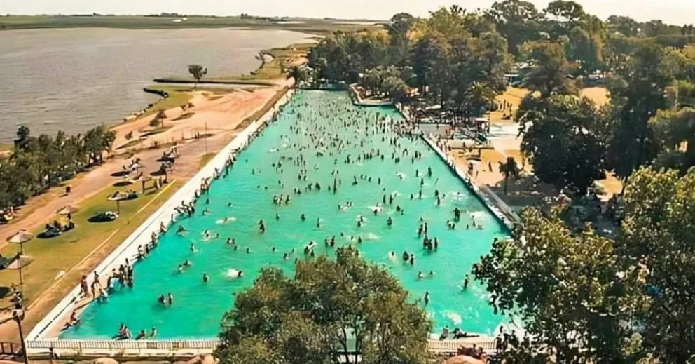 Teodelina: el pueblo con la pileta más grande del país