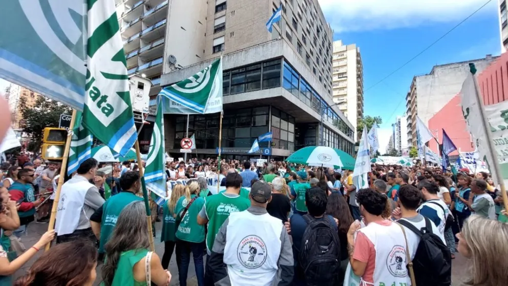 Movilización para evitar la privatización del Banco Nación