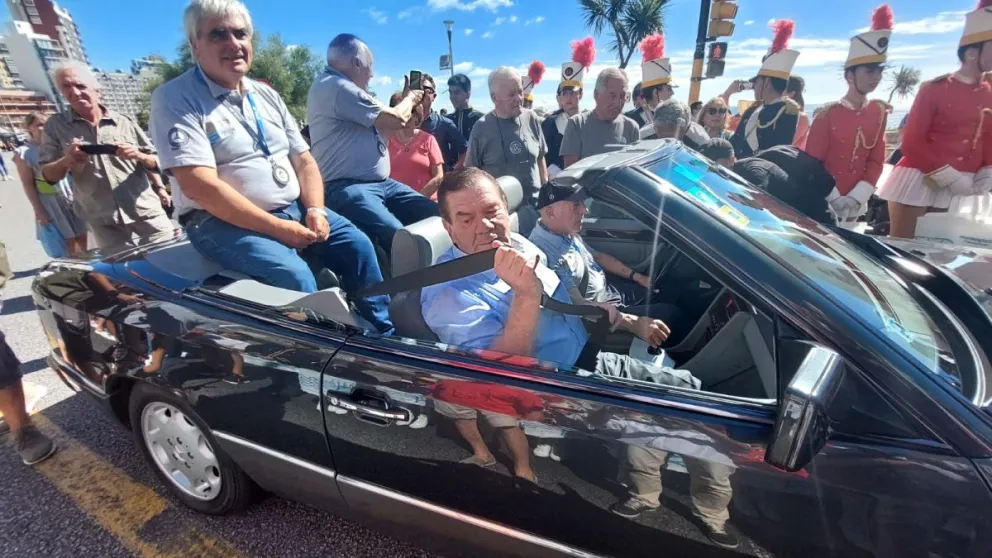 Espectacular desfile de autos de colección para recordar el 75° aniversario de la victoria de Fangio en Varese