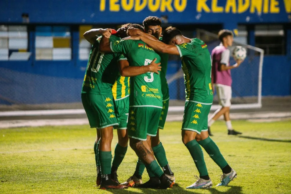 Aldosivi dió el golpe en Villa Crespo, pudo golear y se prende arriba