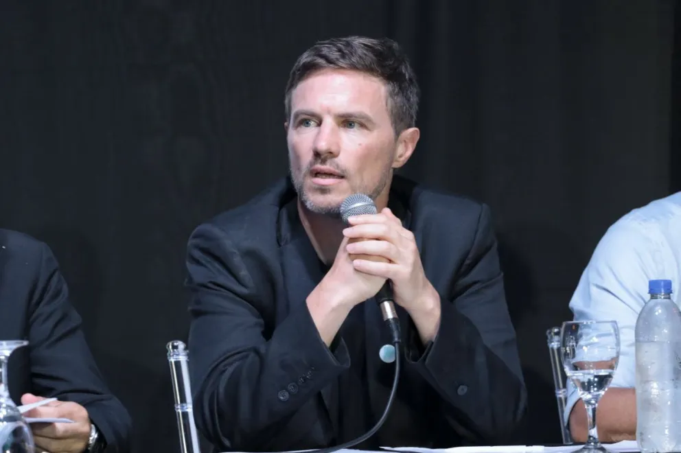 Augusto Costa le reclama a Scioli el reconocimiento para Velez en la final de la Copa de la Liga