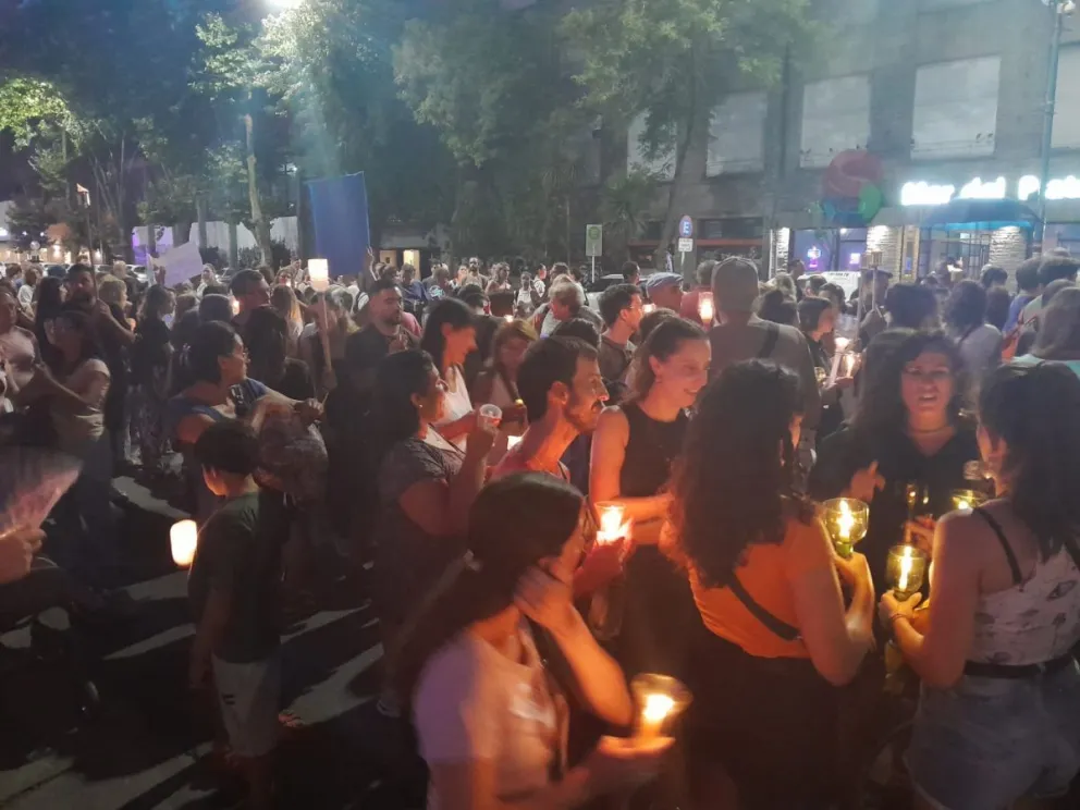 Realizan una marcha de antorchas en reclamo a la situación de IOMA 