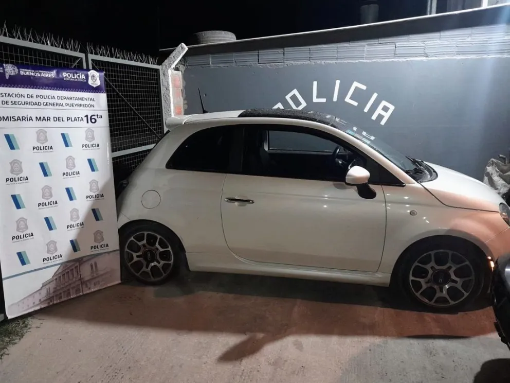 Detienen a un hombre que conducía un auto con documentación adulterada