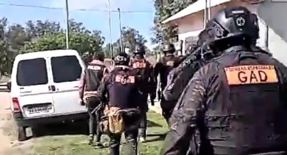 Lo atrapan tras quedar filmado su ingreso en una casa del barrio Félix U. Camet