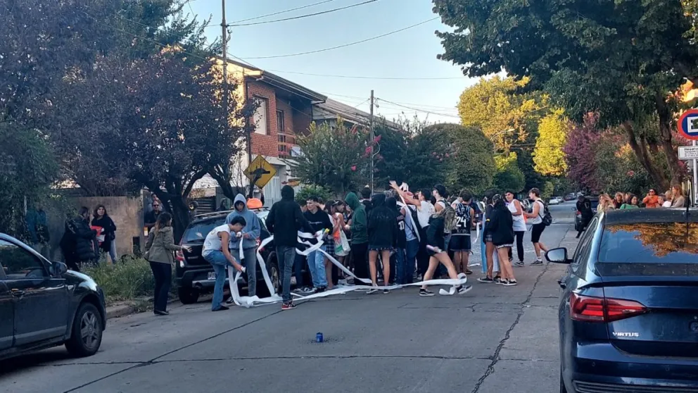 Mucho ruido, banda en vivo y espuma: El UPD en su máxima expresión